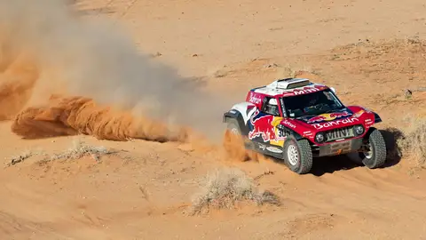 Carlos Sainz gana una nueva etapa Carlos Sainz gana una nueva etapa