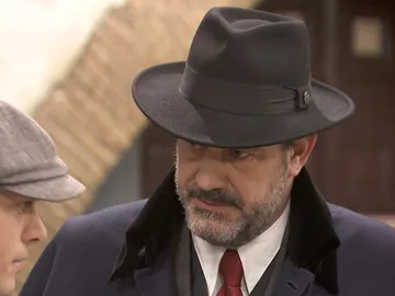 Pablo e Ignacio, espiados por un misterioso hombre Pablo e Ignacio, espiados por un misterioso hombre