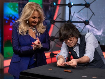 El truco de magia con el que Luis Piedrahita consigue sorprender a Bonnie Tyler en 'El Hormiguero 3.0'