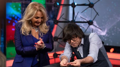 El truco de magia con el que Luis Piedrahita consigue sorprender a Bonnie Tyler en 'El Hormiguero 3.0'