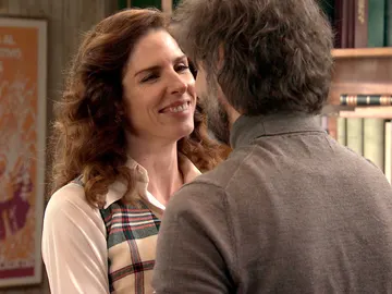 Julia, feliz y enamorada ajena a las sospechas de Guillermo Julia, feliz y enamorada ajena a las sospechas de Guillermo
