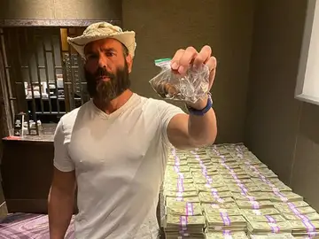 Dan Bilzerian apostando por la derrota de Conor McGregor Dan Bilzerian apostando por la derrota de Conor McGregor