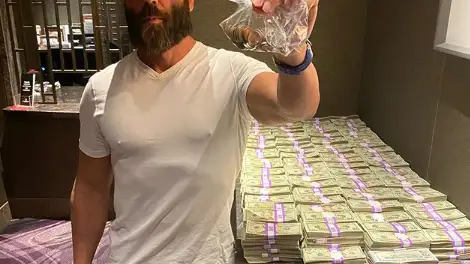 Dan Bilzerian apostando por la derrota de Conor McGregor Dan Bilzerian apostando por la derrota de Conor McGregor