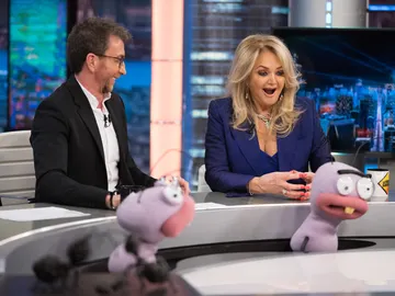 Trancas y Barrancas ponen a prueba la agudeza visual de Bonnie Tyler en 'El Hormiguero 3.0' Trancas y Barrancas ponen a prueba la agudeza visual de Bonnie Tyler en 'El Hormiguero 3.0'