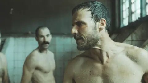 En el tercer capítulo de 'Perdida', se prepara un ataque dentro de 'La Brecha' En el tercer capítulo de 'Perdida', se prepara un ataque dentro de 'La Brecha'