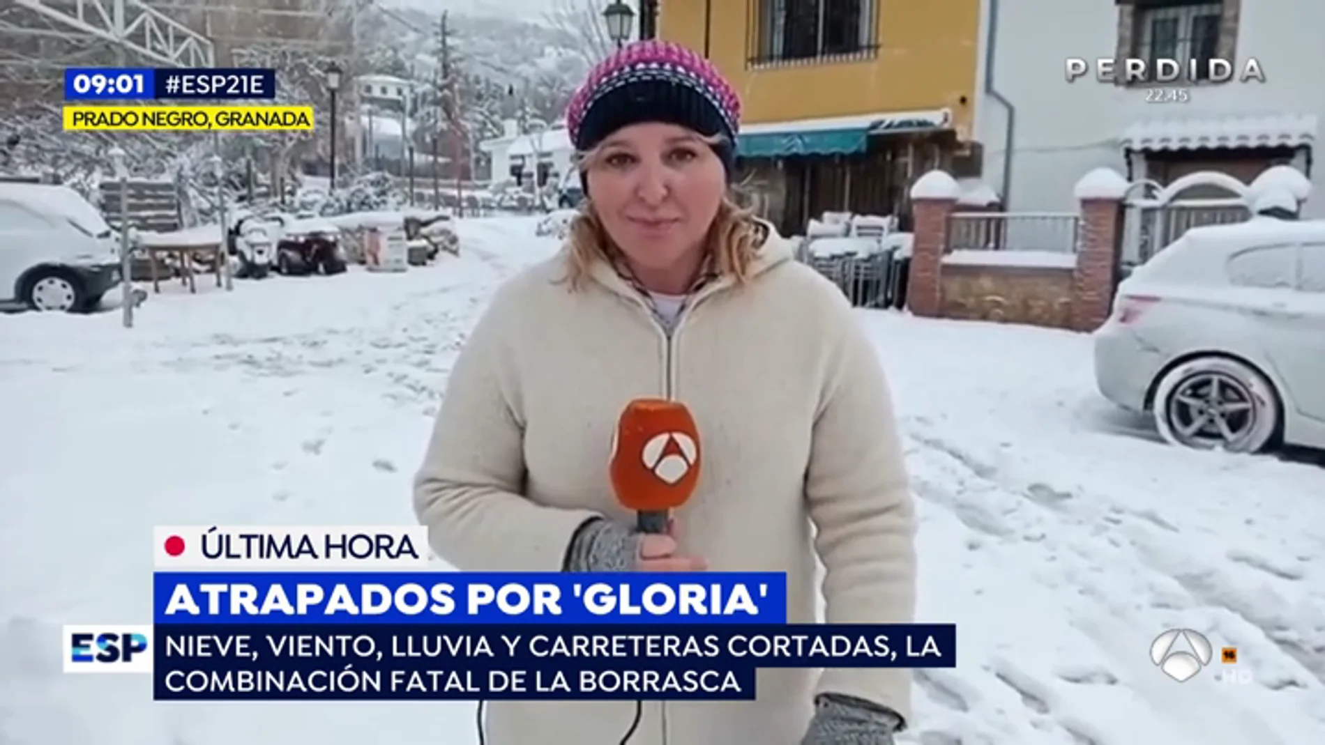 Un equipo de Espejo Público, atrapado por la nieve en Granada pasa la noche en casa de un vecino 