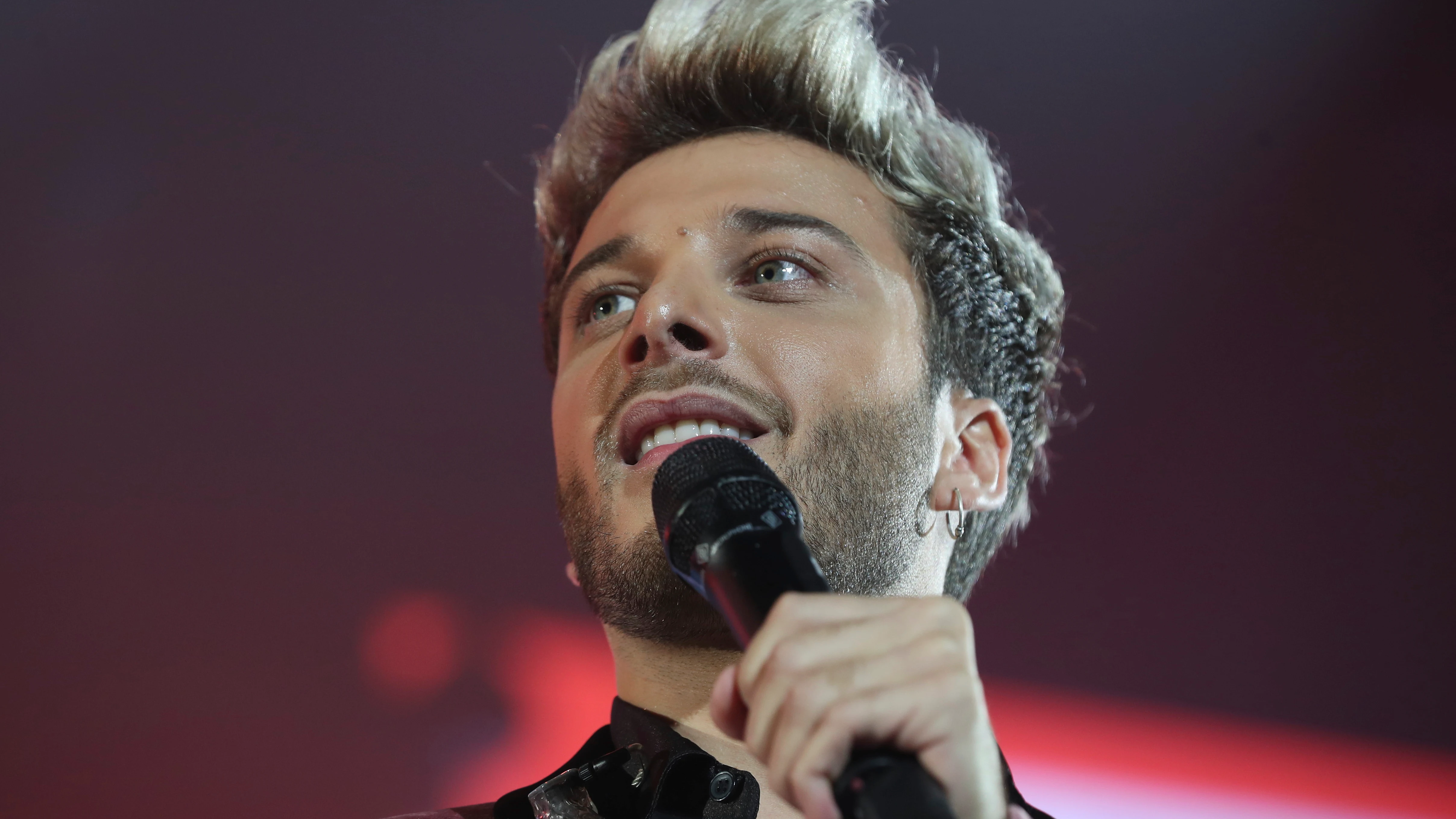 Blas Cantó durante una actuación