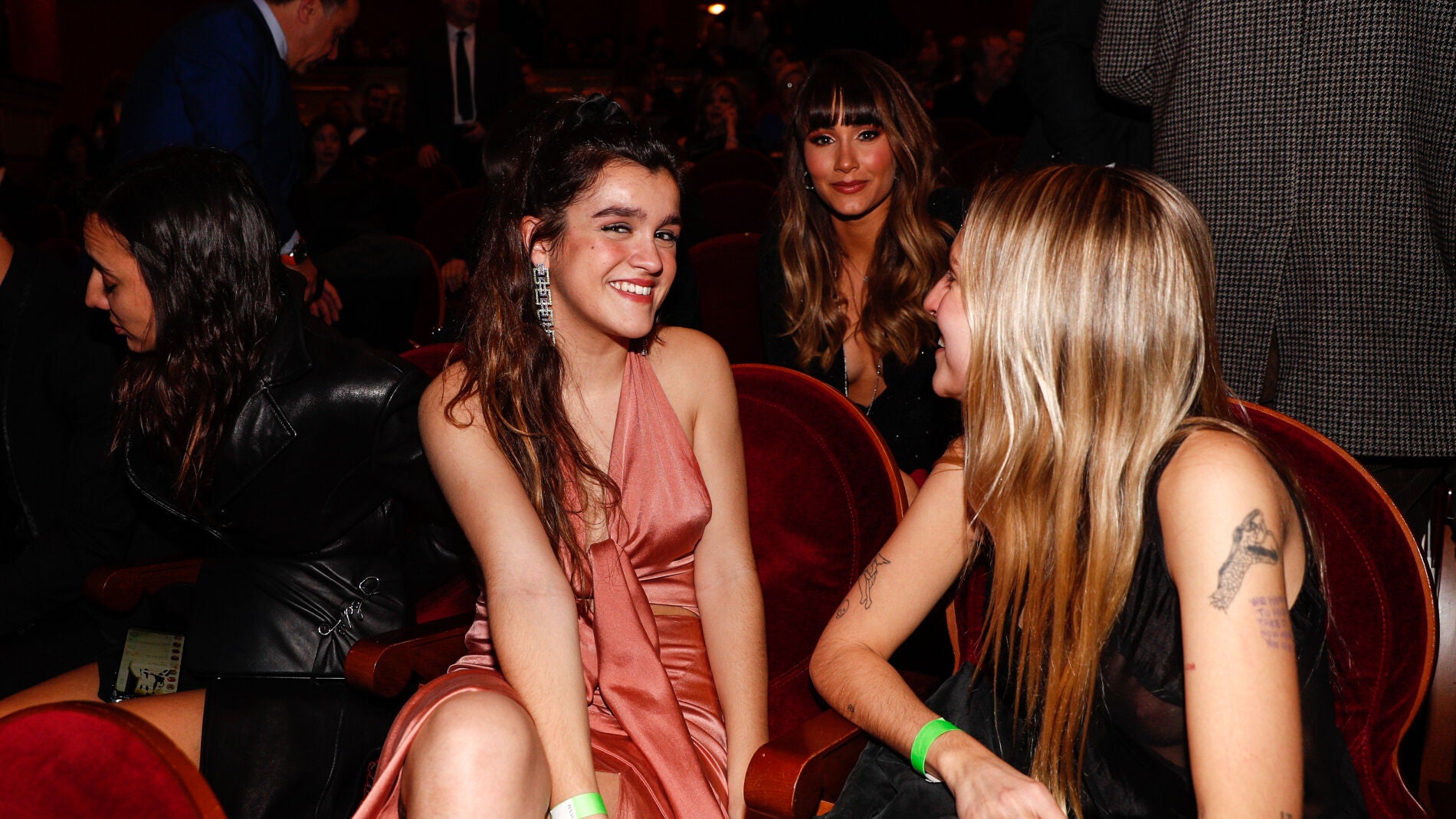 Amaia, Aitana y María Escarmiento en los Premios Odeón