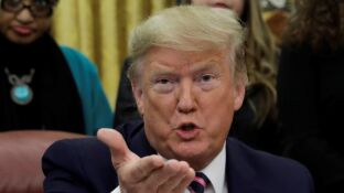 Donald Trump durante declaraciones a los medios
