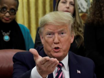 Donald Trump durante declaraciones a los medios
