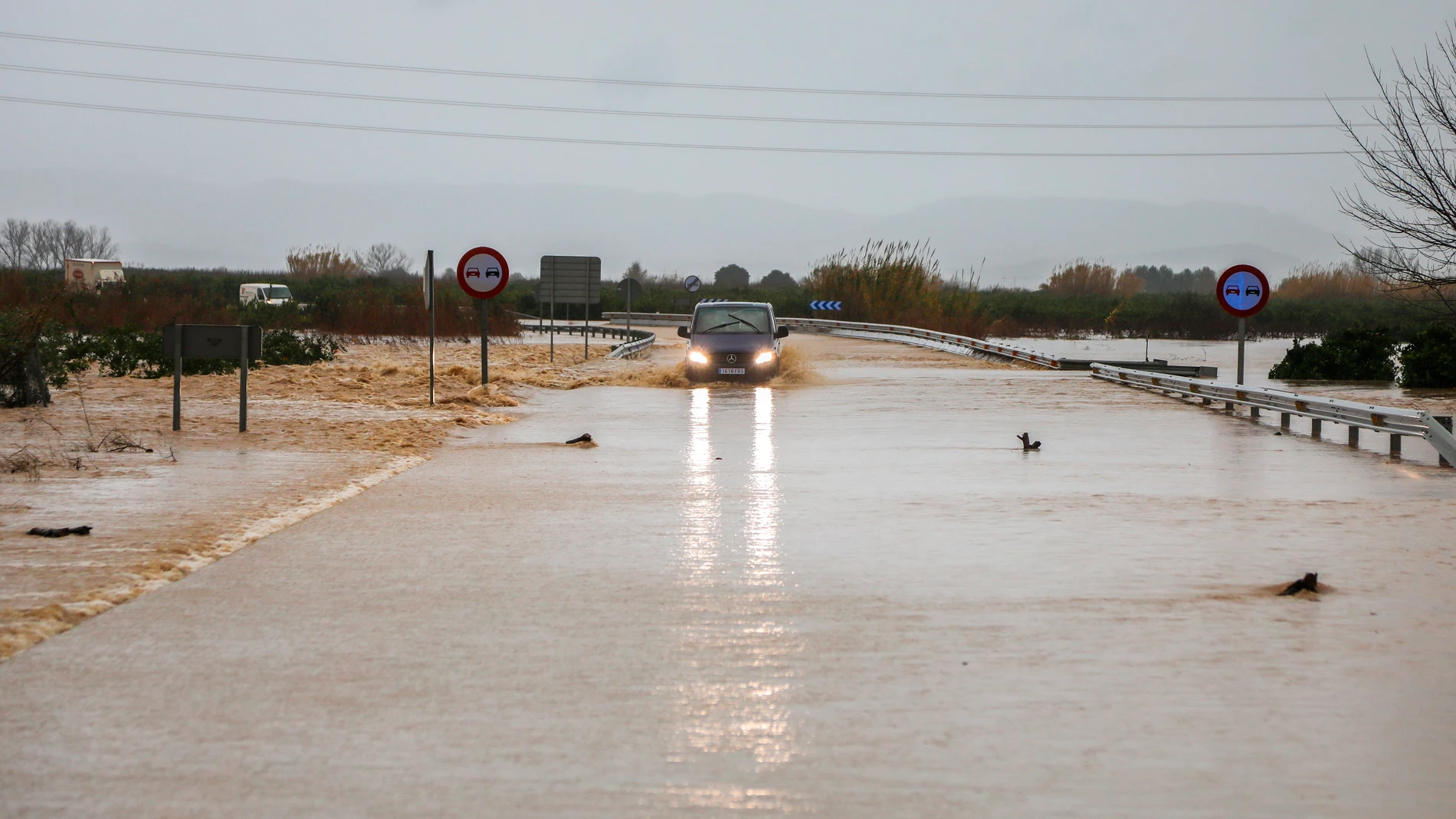 Carretera inundada Carretera inundada