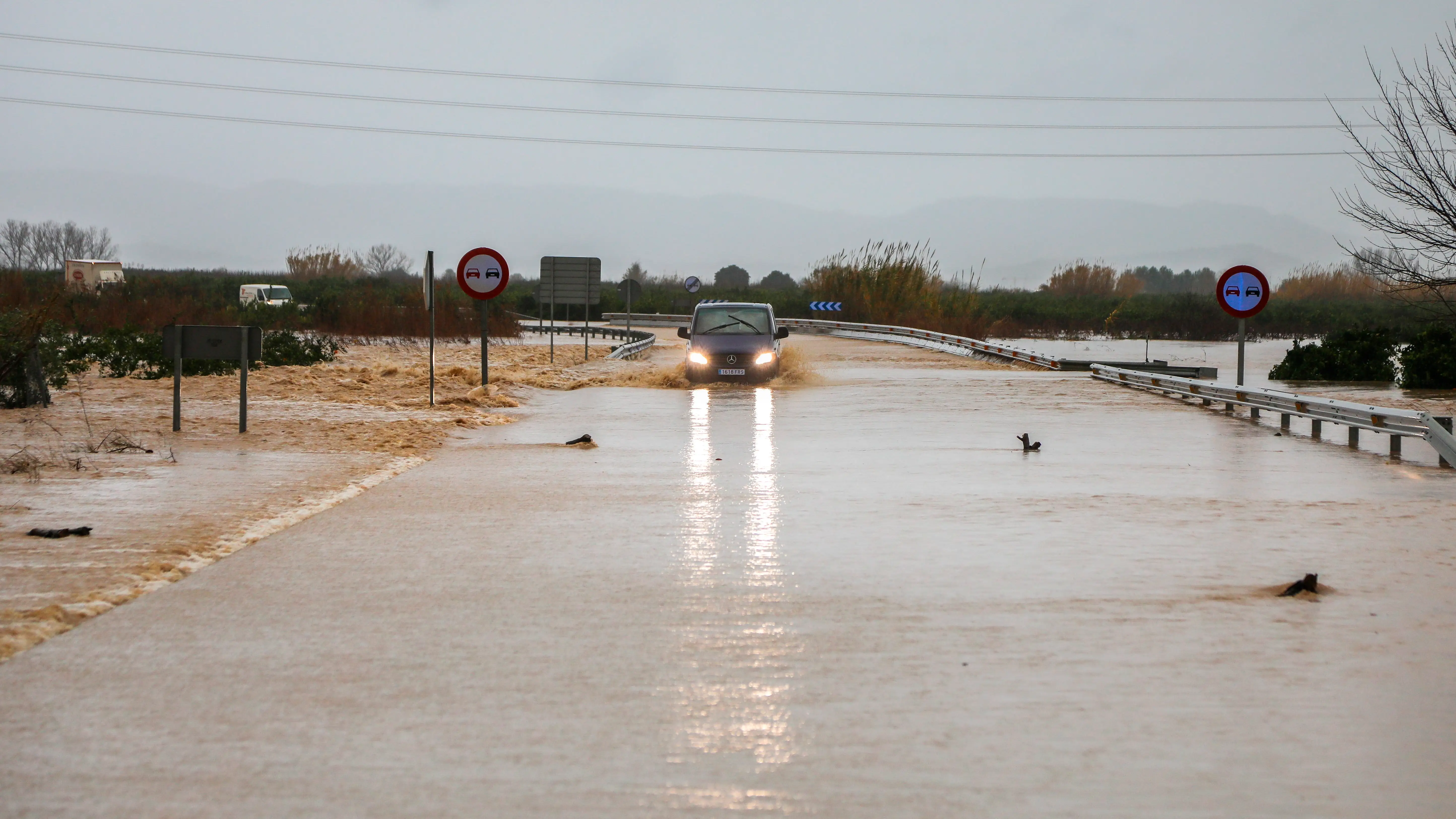 Carretera inundada Carretera inundada