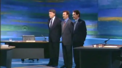 El primer debate televisado en España se emitió en Antena 3 El primer debate televisado en España se emitió en Antena 3