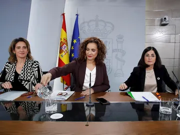 María Jesús Montero, Teresa Ribera y Carolina Darias durante la rueda de prensa posterior al Consejo de Ministros María Jesús Montero, Teresa Ribera y Carolina Darias durante la rueda de prensa posterior al Consejo de Ministros