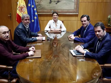 Patronal, sindicatos y Gobierno (Archivo) Patronal, sindicatos y Gobierno (Archivo)