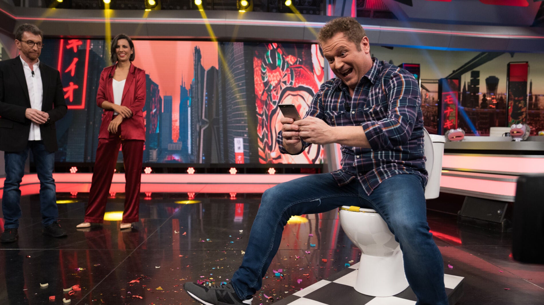 El Monaguillo sorprende a Ana Pastor con el invento más absurdo de todo Japón 