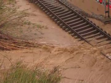 Las inundaciones cortan la vía férrea en gran parte de Cataluña