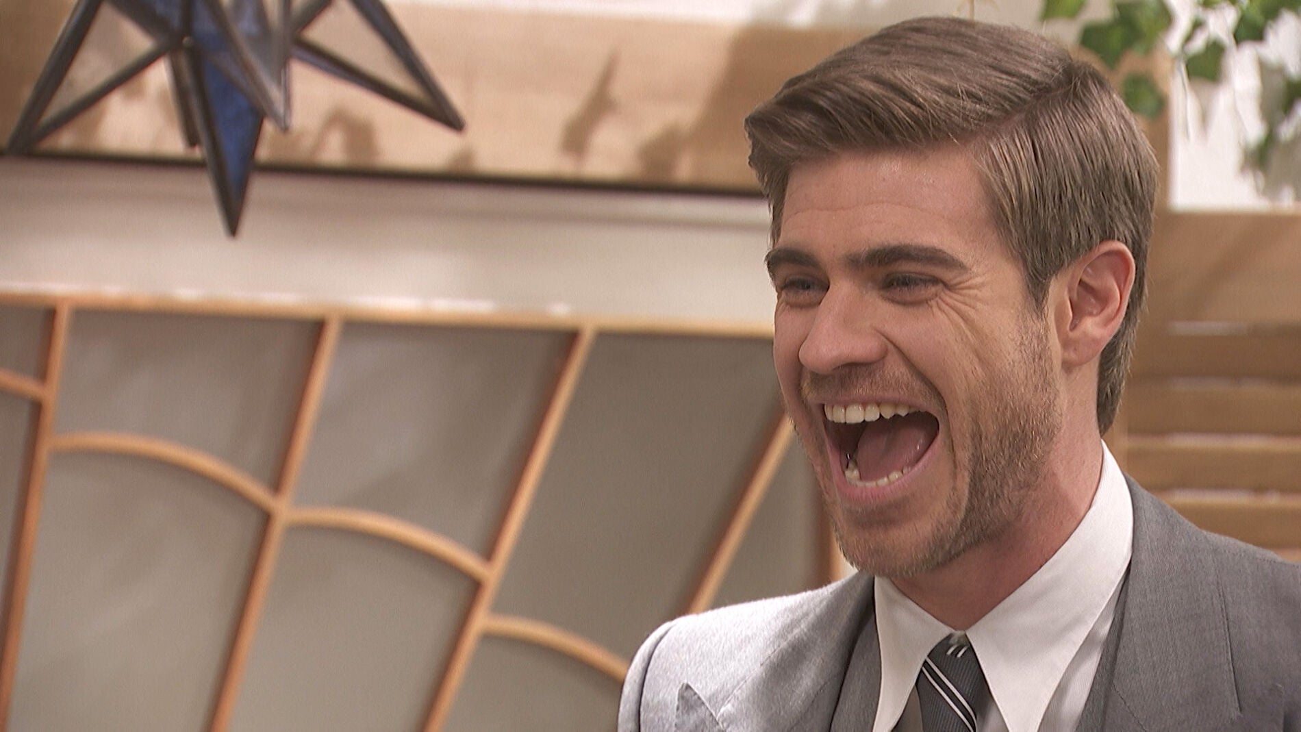 &lsquo;El secreto de Puente Viejo&rsquo;: La noches m&aacute;s locas y canallas de Adolfo con su gran amigo