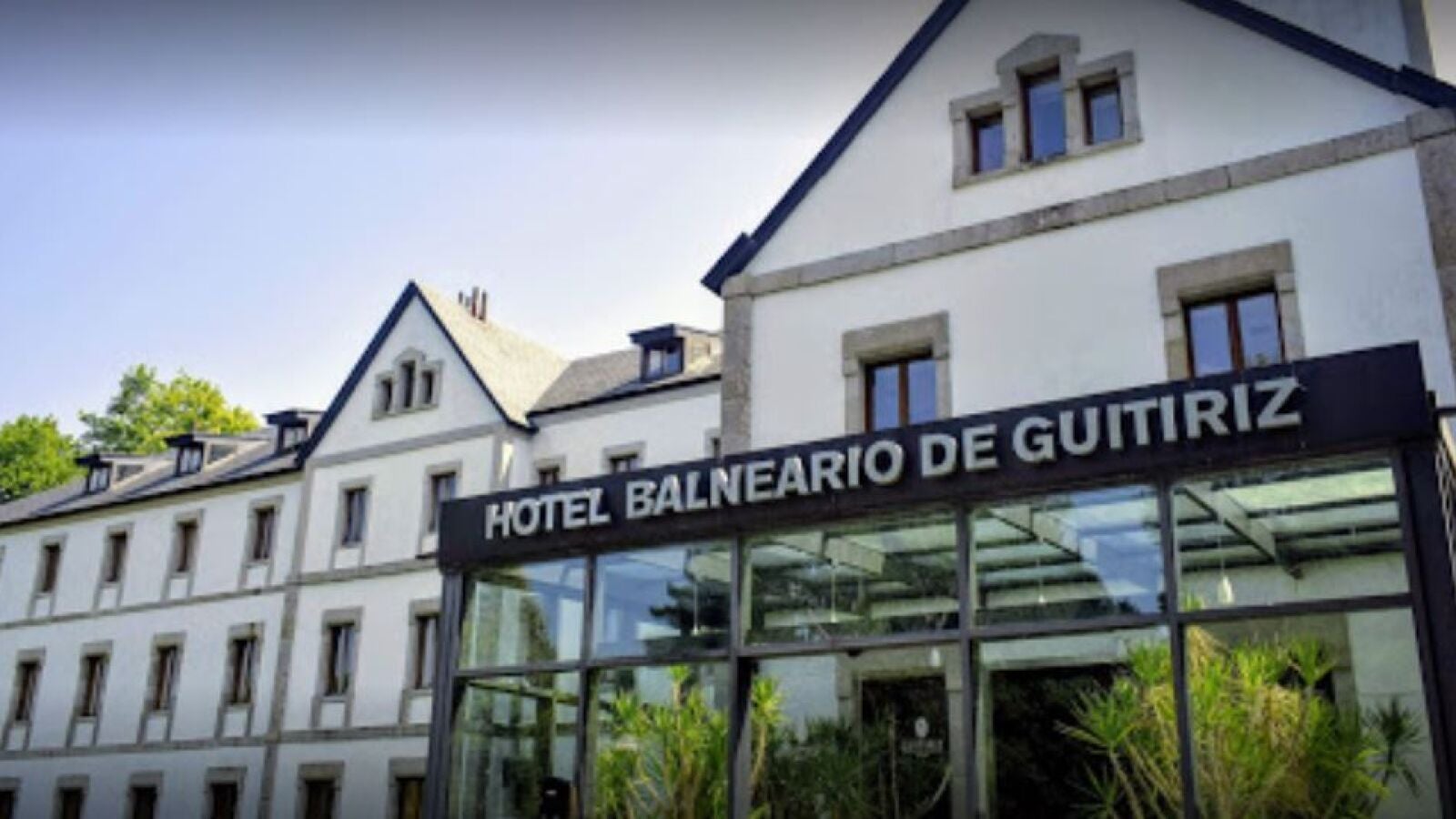 Un grupo de jubilados asaltan el balneario abandonado de Guitiriz, en Lugo