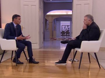 La Junta Electoral estudia poner una multa de 3.000 euros a Pedro Sánchez por hacer una entrevista en Moncloa durante la campaña electoral