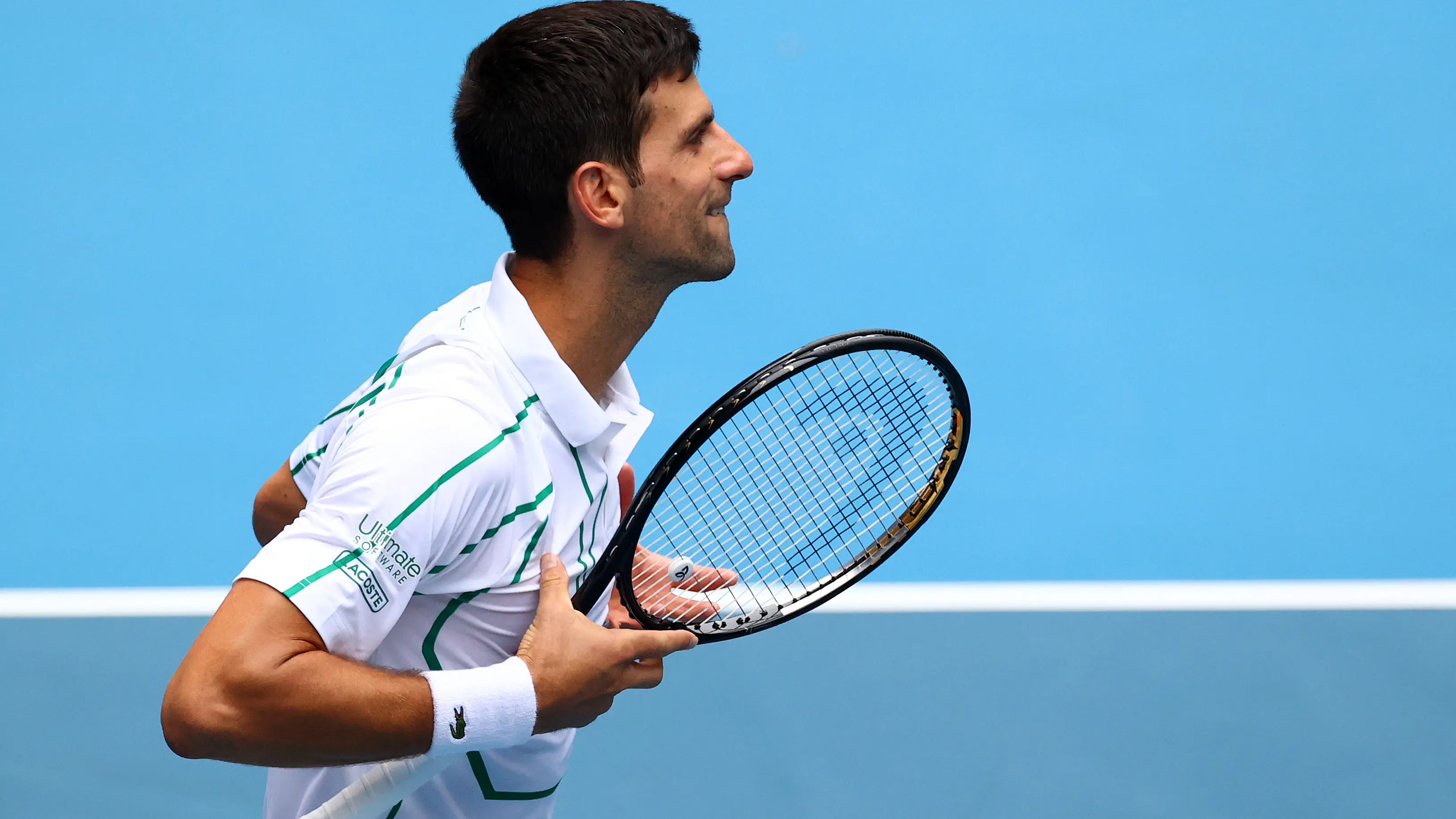 Djokovic celebra su victoria ante Ttsuma Ito Djokovic celebra su victoria ante Ttsuma Ito