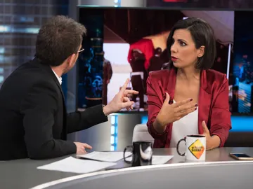 El emocionado recuerdo de Ana Pastor a una de las familias víctima del accidente del Yak-42 El emocionado recuerdo de Ana Pastor a una de las familias víctima del accidente del Yak-42