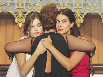 'La señora Fazilet y sus hijas' 'La señora Fazilet y sus hijas'