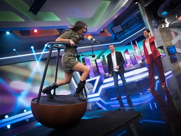 Cristina Pedroche da el 'cante' en un innovador micrófono oscilante en 'El Hormiguero 3.0' Cristina Pedroche da el 'cante' en un innovador micrófono oscilante en 'El Hormiguero 3.0'