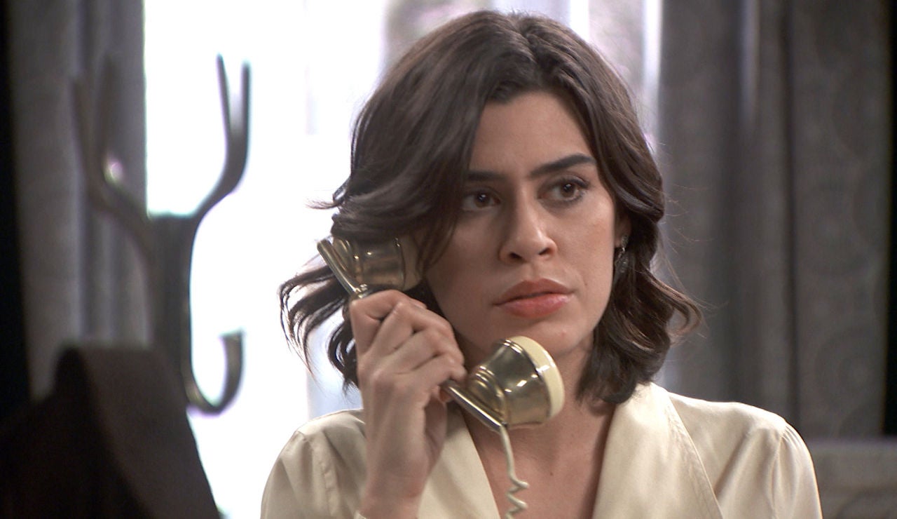 Alicia engaña a Tomás en su propia cara Alicia engaña a Tomás en su propia cara