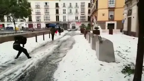 Impresionante granizada en Málaga por la borrasca 'Gloria' Impresionante granizada en Málaga por la borrasca 'Gloria'