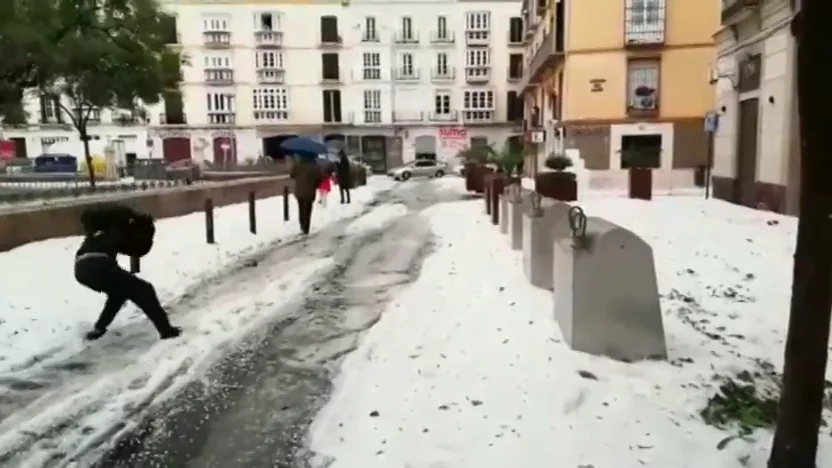 Impresionante granizada en Málaga por la borrasca 'Gloria' Impresionante granizada en Málaga por la borrasca 'Gloria'