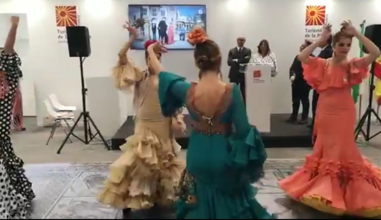 Bailaoras de sevillanas en Fitur 2020