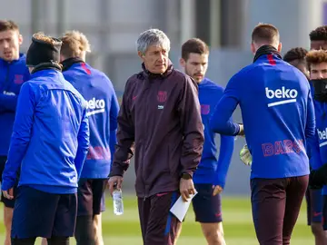 Quique Setién, en un entrenamiento del Barcelona Quique Setién, en un entrenamiento del Barcelona