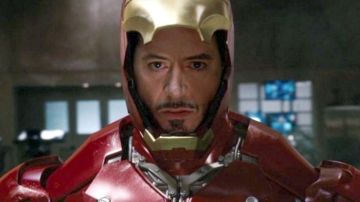 Robert Downey Jr. como Iron Man