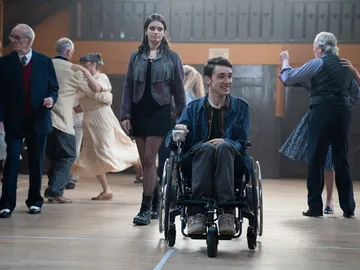 Emma Mackey y George Robinson como Maeve e Isaac en 'Sex Education' Emma Mackey y George Robinson como Maeve e Isaac en 'Sex Education'