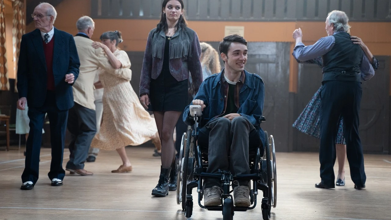 Emma Mackey y George Robinson como Maeve e Isaac en 'Sex Education' Emma Mackey y George Robinson como Maeve e Isaac en 'Sex Education'
