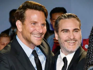 Bradley Cooper y Joaquin Phoenix Bradley Cooper y Joaquin Phoenix