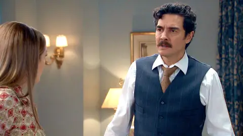 Armando, alarmado al recibir a Lourdes Armando, alarmado al recibir a Lourdes