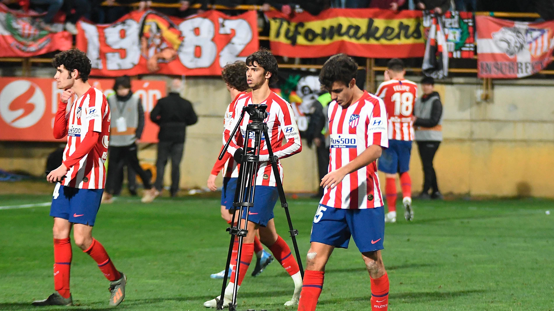 Los jugadores del Atlético, cabizbajos tras perder ante la Cultural Leonesa Los jugadores del Atlético, cabizbajos tras perder ante la Cultural Leonesa