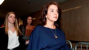 Annabella Sciorra, a la entrada del juzgado para declarar contra Harvey Weinstein
