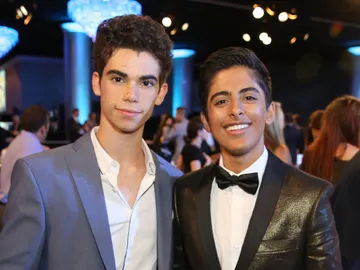Karan Brar y Cameron Boyce ('Jessie') Karan Brar y Cameron Boyce ('Jessie')