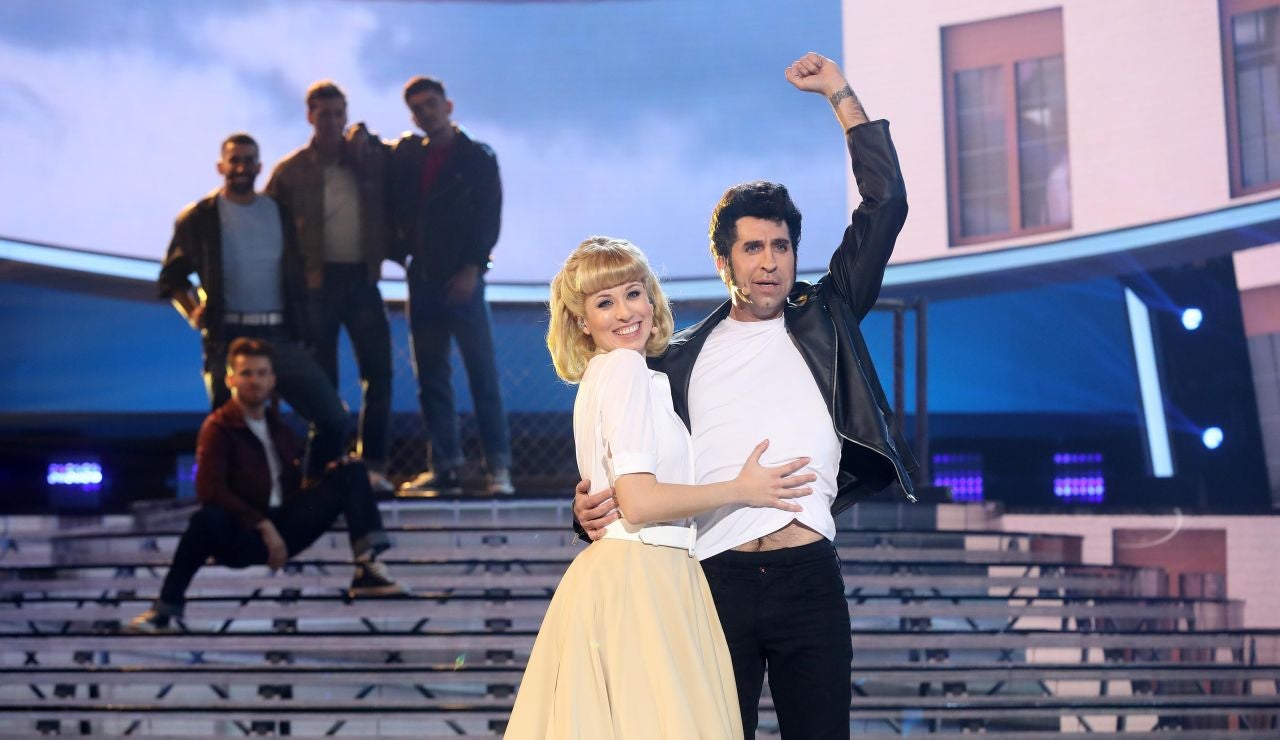 Mario Vaquerizo y Eva Soriano conquistan como John Travolta y Olivia Newton - John en ‘Summer nights’