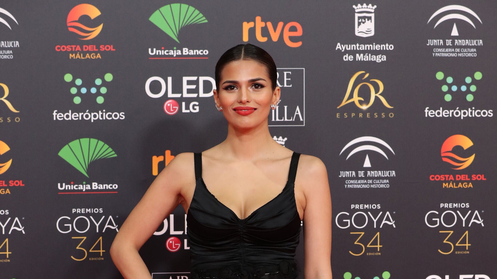 Sara Sálamo, espectacular con un diseño negro