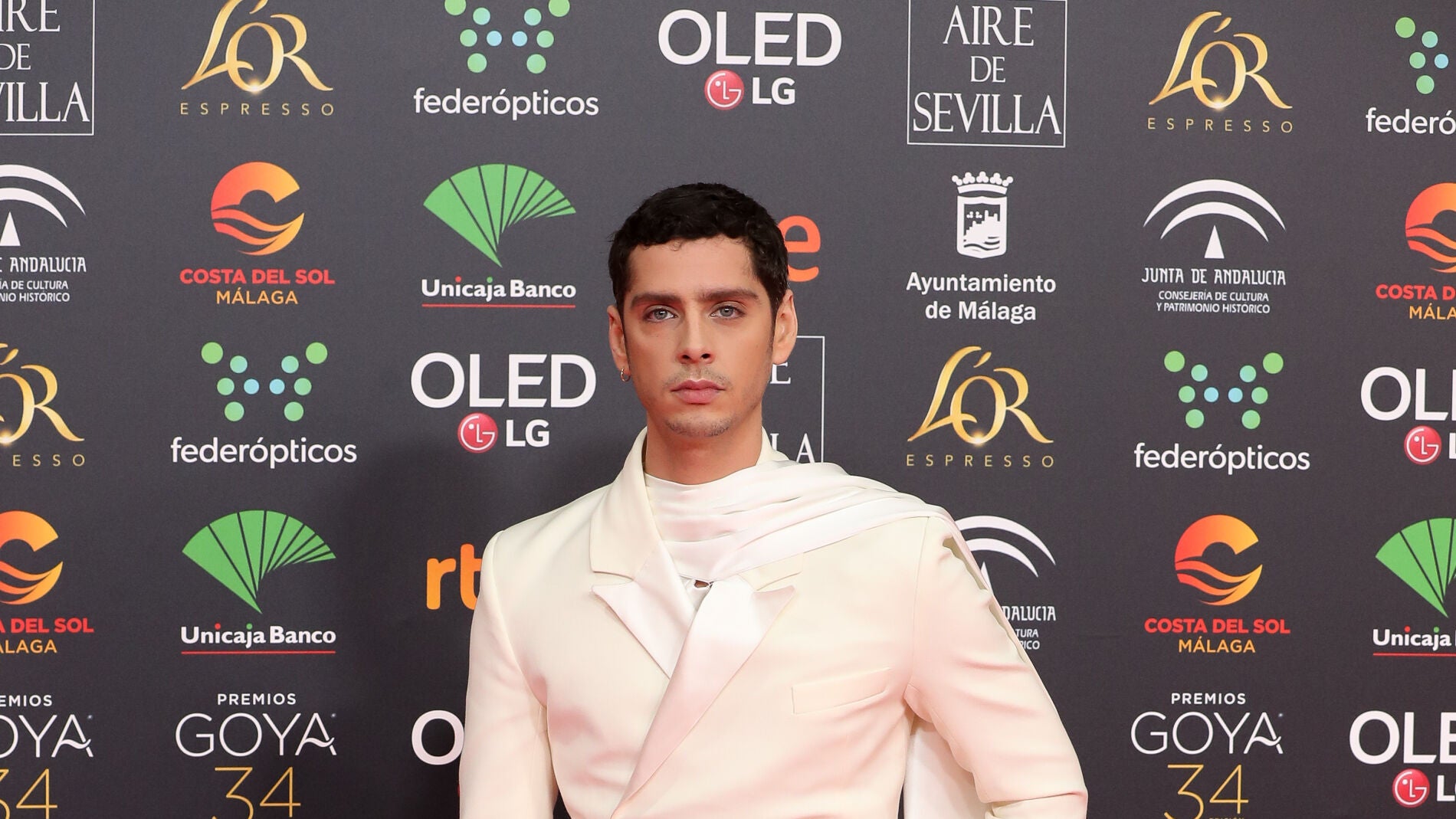 Eduardo Casanova, con un original diseño de Man