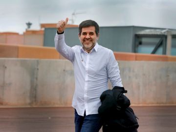 Jordi Sànchez saliendo de la prisión de Lledoners