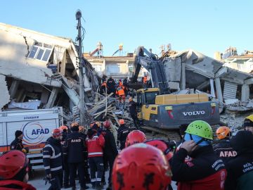 Labores de rescate en Elazig (Turquía) tras el terremoto