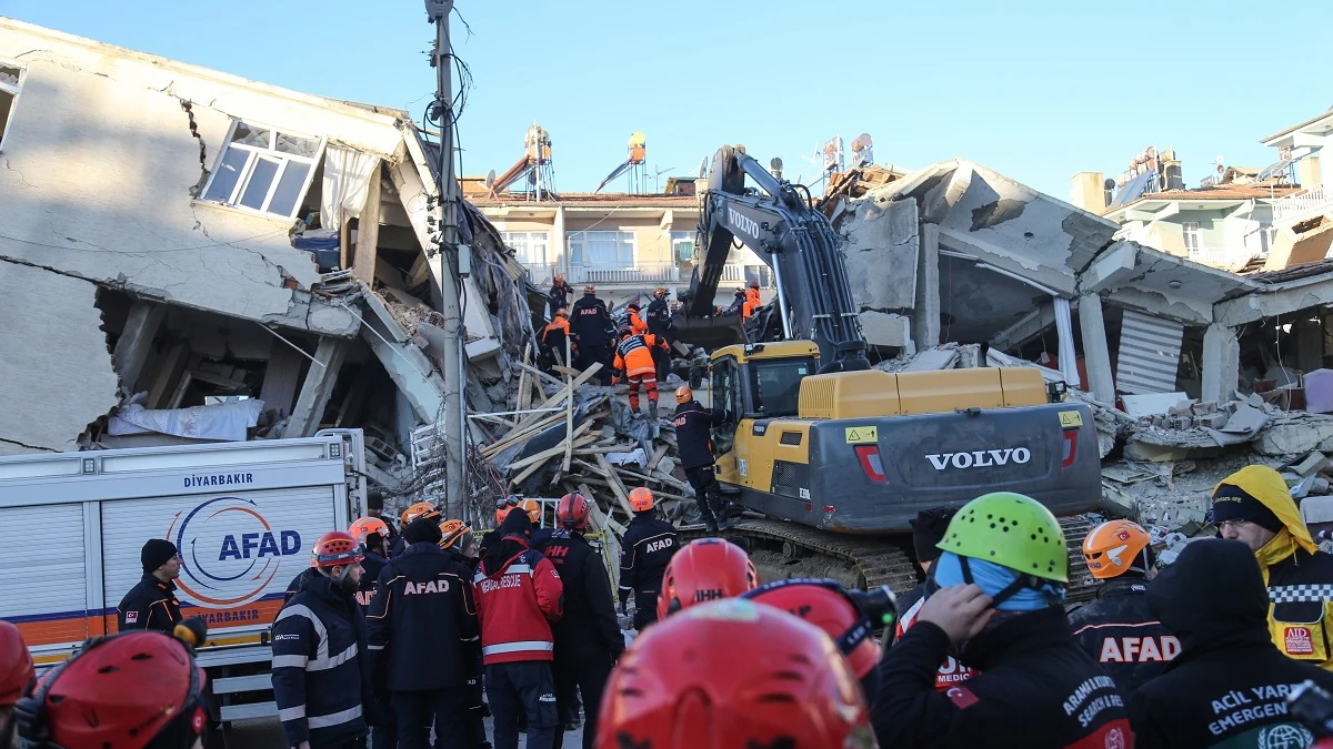 Labores de rescate en Elazig (Turquía) tras el terremoto Labores de rescate en Elazig (Turquía) tras el terremoto