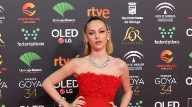 Las perlas en la cara de Greta Fernández y los brillantes en los párpados de Ester Expósito en los Premios Goya 2020 
