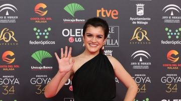 Amaia con un sencillo vestido negro Amaia con un sencillo vestido negro