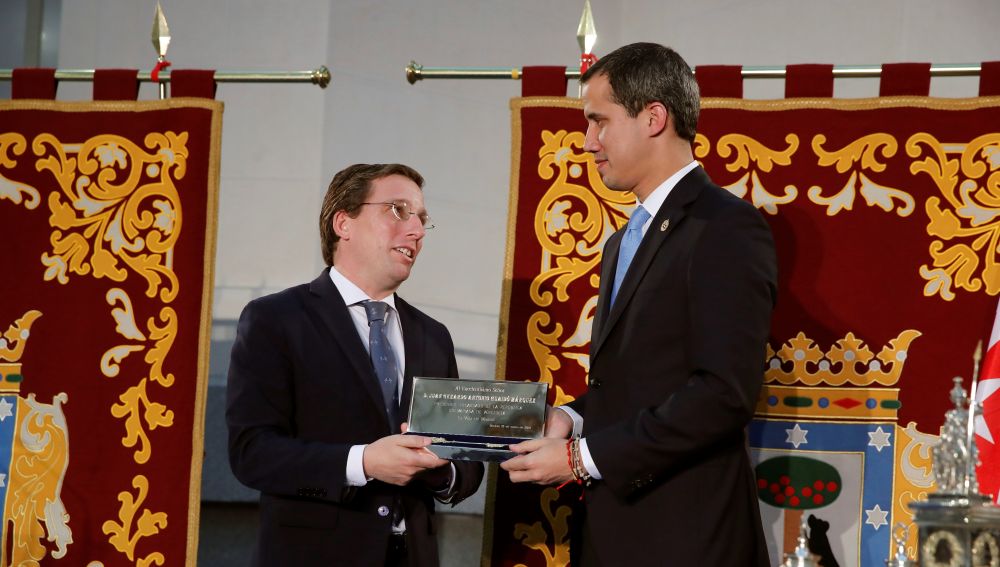Juan Guaidó es recibido en el Ayuntamiento de Madrid